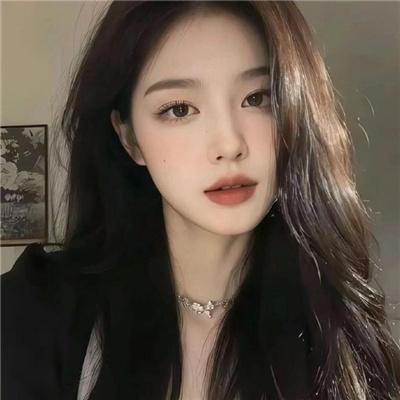 微光下的蓝色男孩